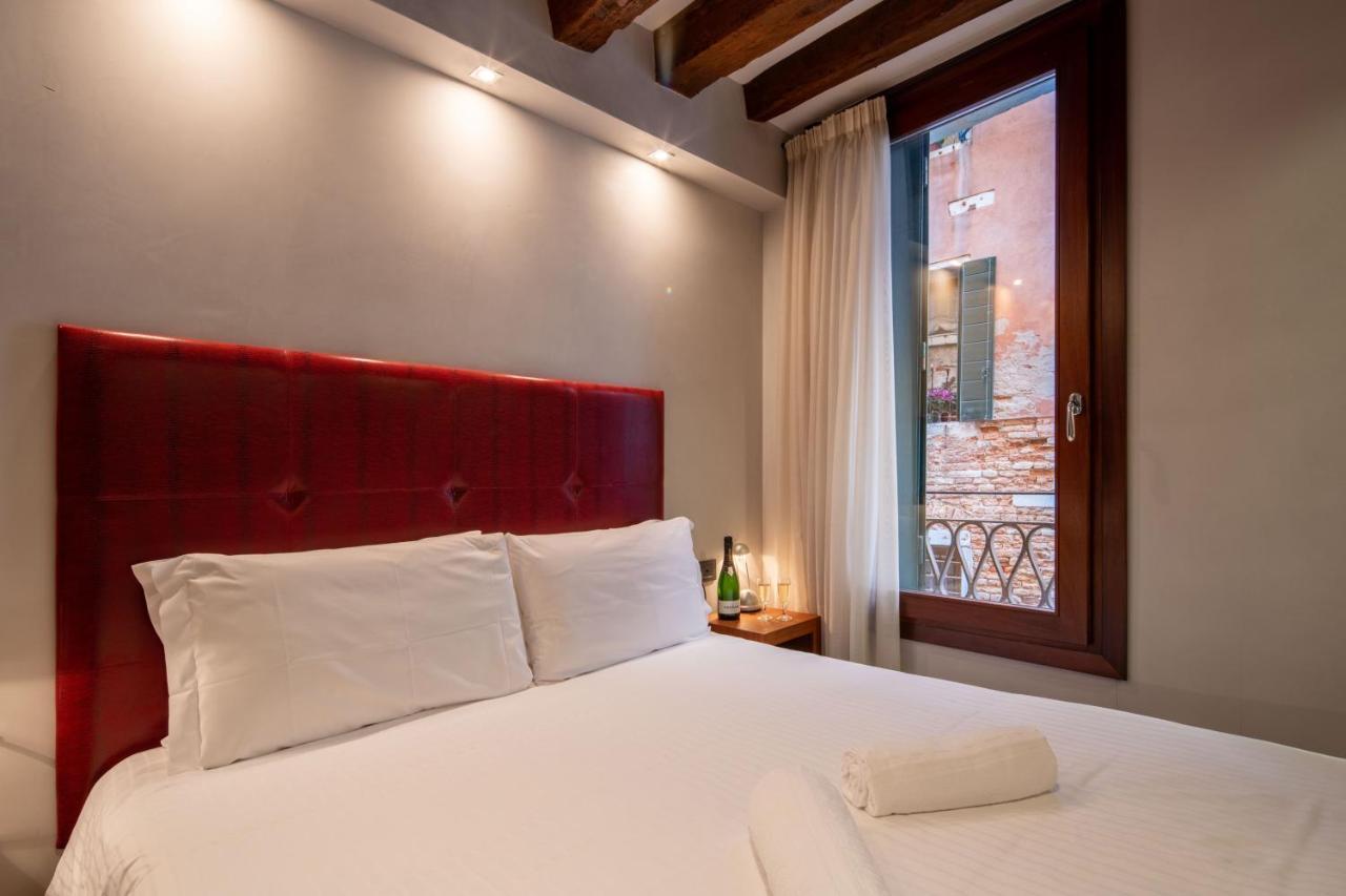 Apartamento Ve.N.I.Ce Cera San Moise Venecia Exterior foto